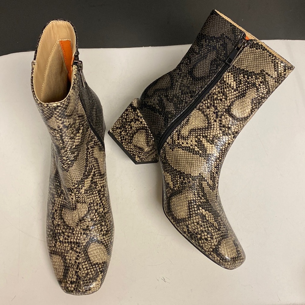 French Connection Toni Charcoal Animal Print Ankle Boot Shoes Size 8.5